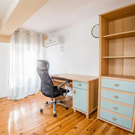 Apartment 2bd In Heart Of Top Location *