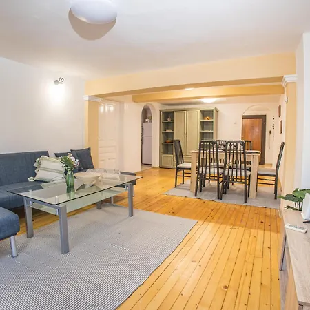 Apartament 2bd In Heart Of Top Location *