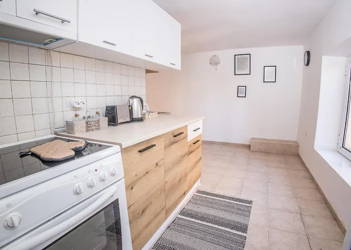 2bd In Heart Of Top Location