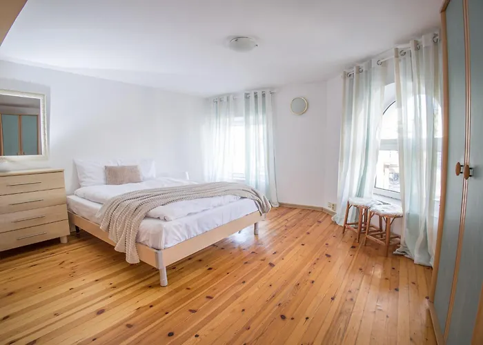 2bd In Heart Of Top Location